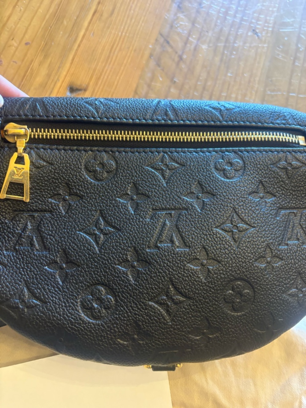 Louis Vuitton Bumbag in Monogram Empreinte leather - Picture 6 of 12
